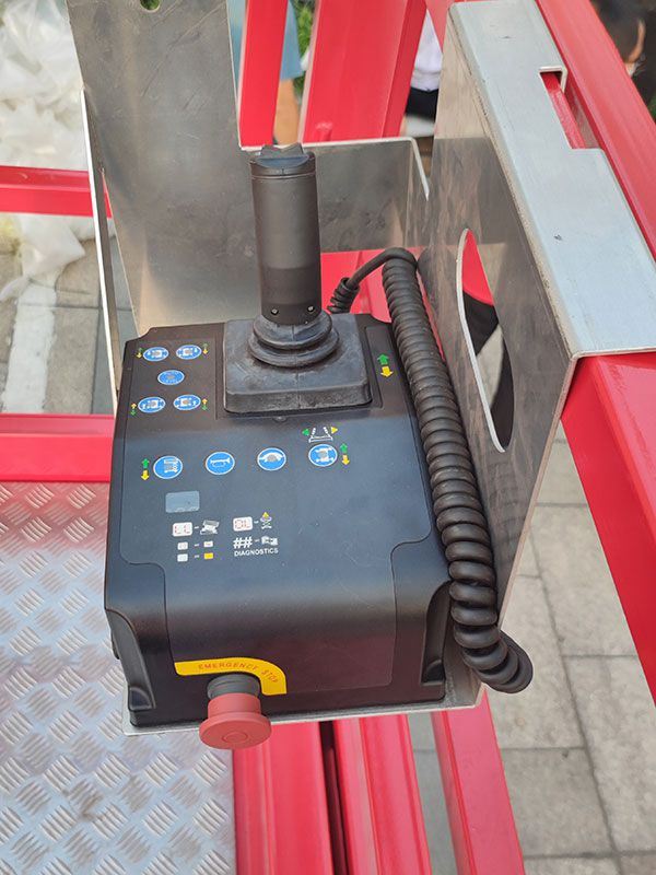 自行越野式剪叉型高空作業(yè)平臺,XE-RT系列